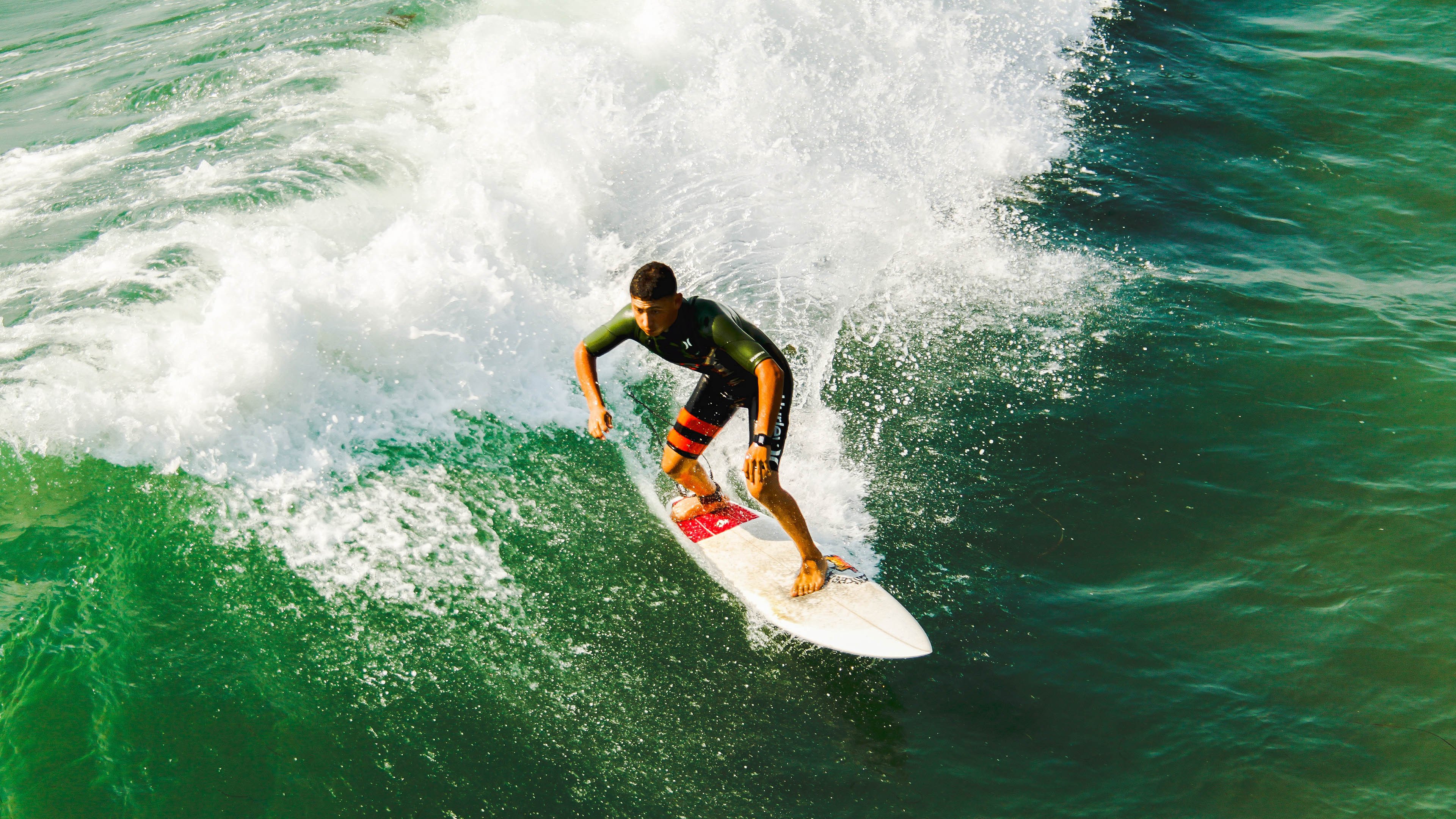 开云体育官方入口-爵士勇猛表现，米切尔多次投中“全场最佳”三分！，爵士队米切尔伤势